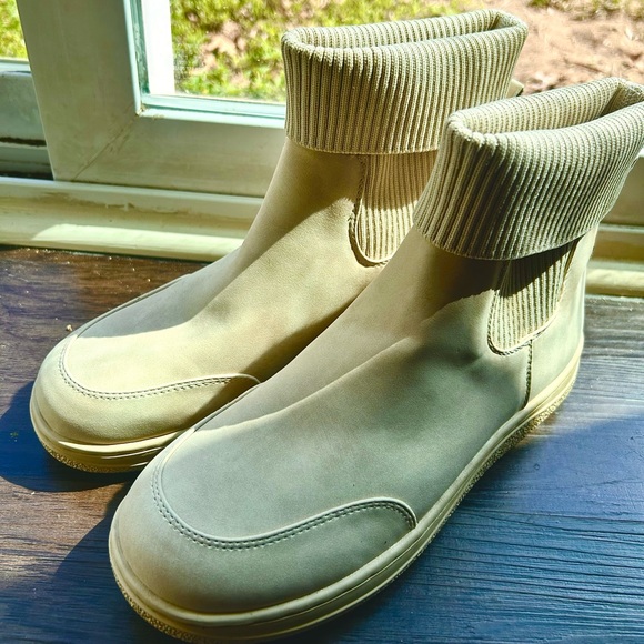 Men\'s Beige Ribbed Ankle Boots